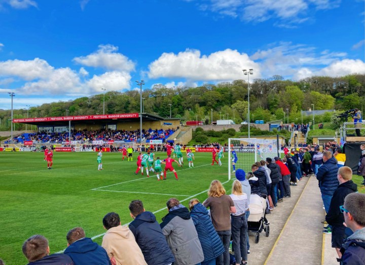 A big crowd at Nantporth watch The New Sainst play Bala Town